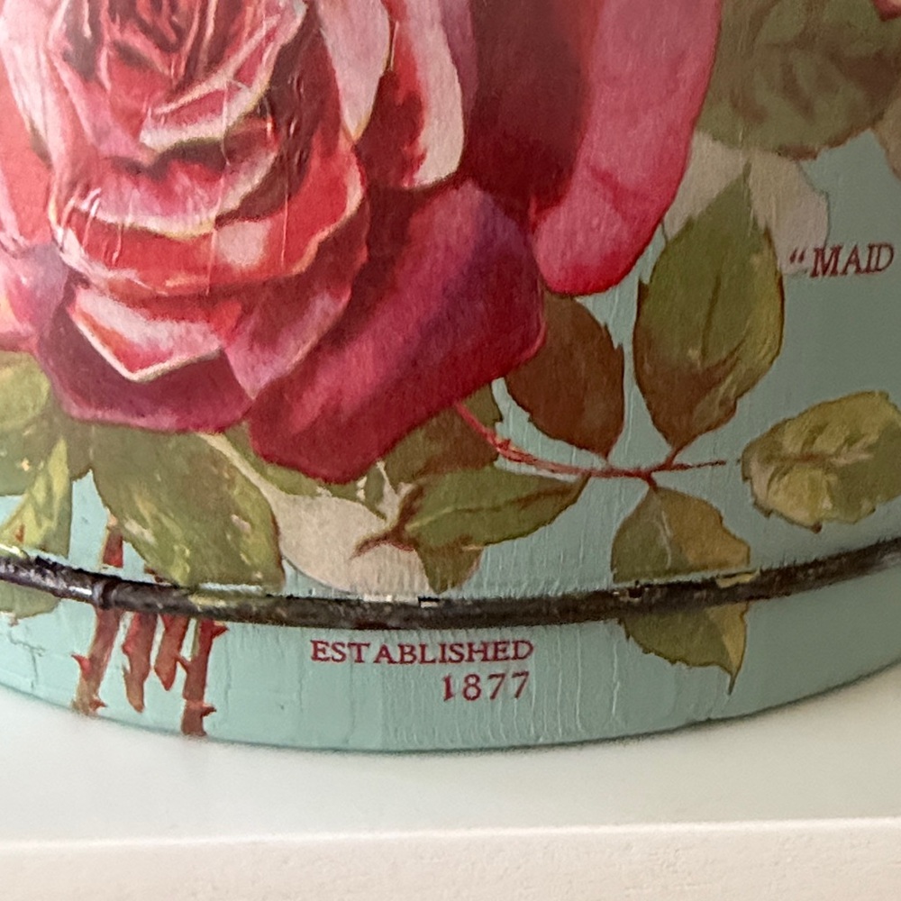 Upcycled Painted Wooden Ice Cream Bucket with a Red Roses Transfer - Picture 9 of 12